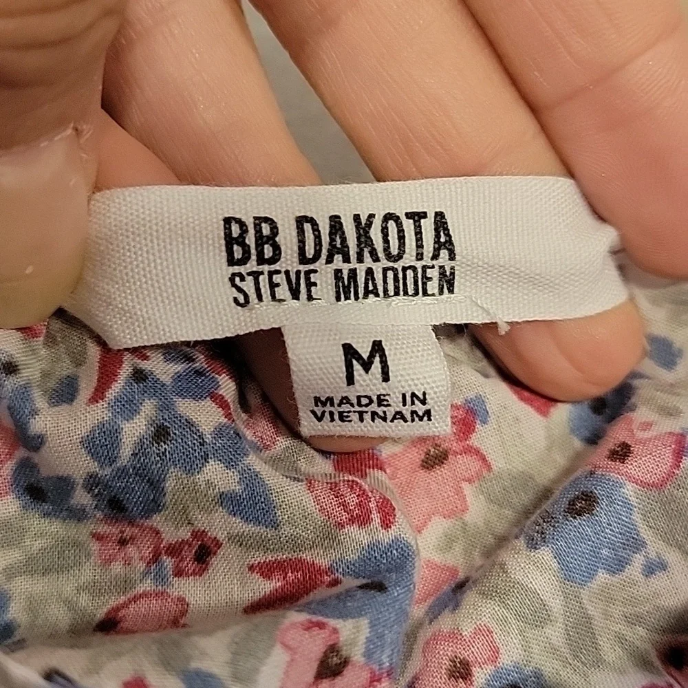 BB Dakota by Steve Madden, Size M Floral Ditzy Patterned Cap Sleeve Top, EUC